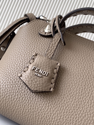 フェンディバッグ角部分ディテール